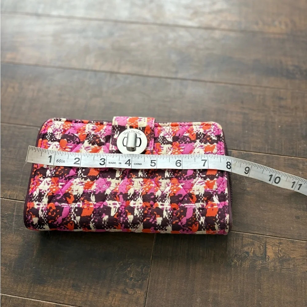 Vera Bradley RFID Turnlock wallet in Houndstooth Tweed pattern - Picture 10 of 11